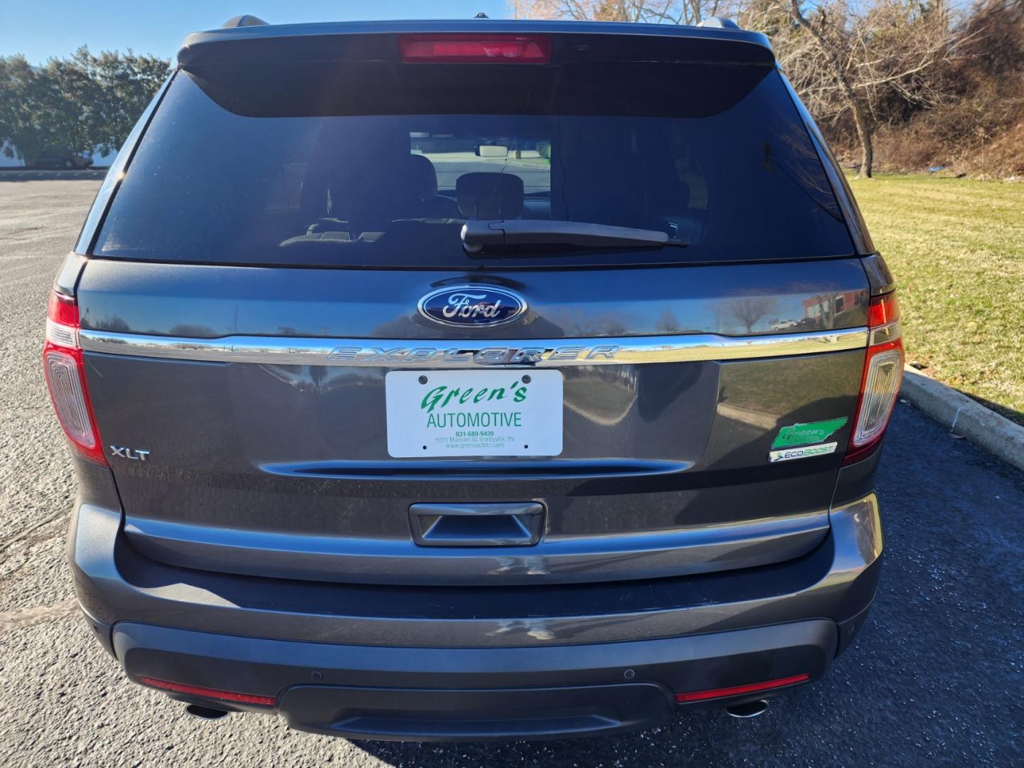 2015 Gray /Gray Ford Explorer XLT (1FM5K7D9XFG) with an 2.0 4CYL. engine, Automatic transmission, located at 1221 Madison St., Shelbyville, TN, 37160, (931) 680-9439, 0.000000, 0.000000 - Photo#2